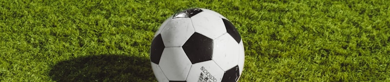 哈哈体育平台多设备访问示意图，展示手机、平板、电脑同时观看